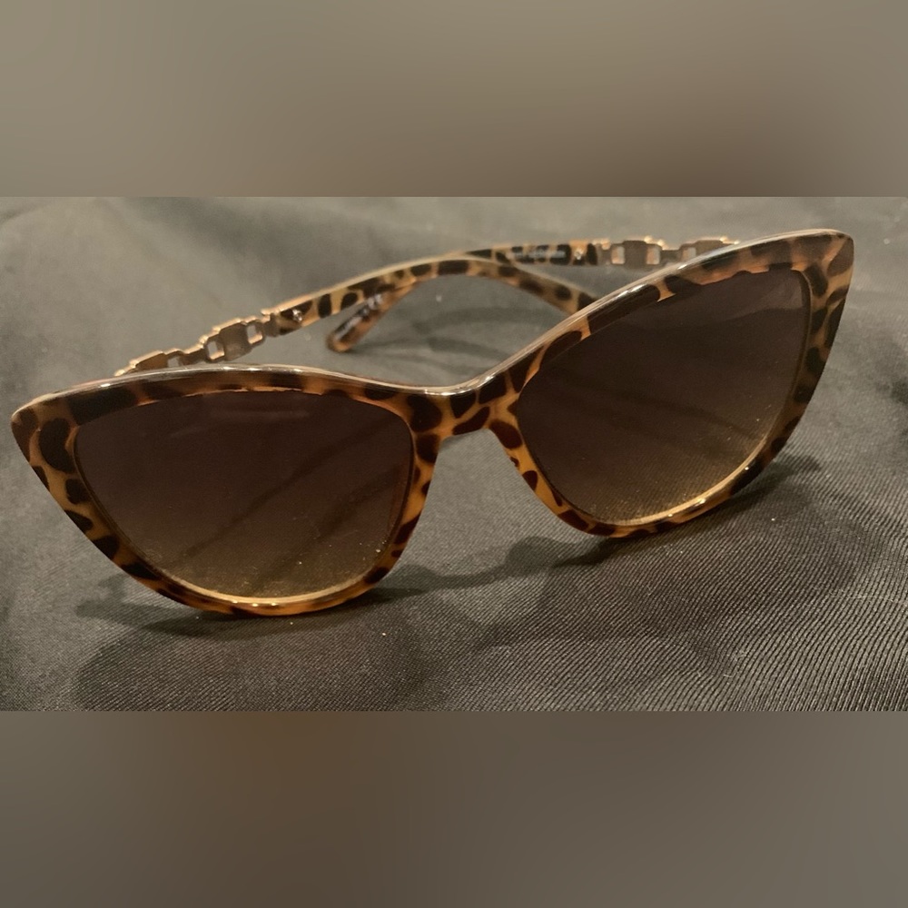 Vintage cat eye Leopard pattern sunglasses
